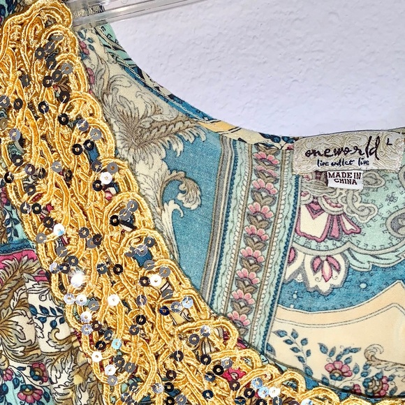 Colorful Shortsleeved Blouse - Picture 2 of 3